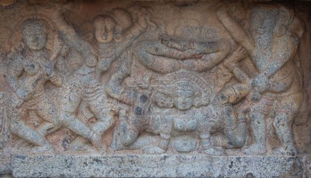 Foto de Exquisitas tallas en las paredes del Templo Airavatesvara ubicado en la ciudad de Darasuram en Kumbakonam, distrito de Thanjavur en el estado indio del sur de Tamil Nadu - Imagen libre de derechos