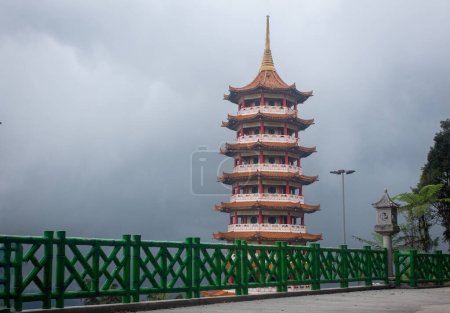 Foto de La pagoda del Templo de las Cuevas de Chin Swee en Genting Highlands, Pahang, Malasia. - Imagen libre de derechos