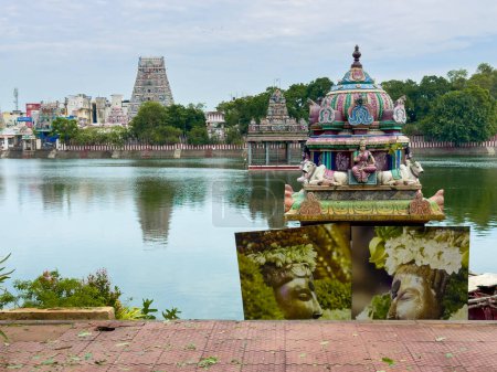 Téléchargez les photos : Réservoir du temple de Kapaleeshwarar Temple rempli jusqu'au bord. Traduire en Français : Kapaleeswaram signifiant tête de Shiva. Shiva Shiva et Muruga. Mise au point sur la tour de premier plan. - en image libre de droit