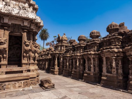 Téléchargez les photos : Le temple de Kailasanathar aussi appelé temple Kailasanatha, Kanchipuram, Tamil Nadu, Inde. C'est un temple hindou historique de l'ère Pallava. - en image libre de droit