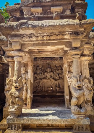 Der äußere Komplex um den Kailasanathar-Tempel wird auch als Kailasanatha-Tempel, Kanchipuram, Tamil Nadu, Indien bezeichnet. Es ist ein historischer hinduistischer Tempel aus der Pallava-Ära.