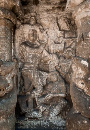 Téléchargez les photos : Le complexe extérieur autour du temple Kailasanathar également appelé temple Kailasanatha, Kanchipuram, Tamil Nadu, Inde. C'est un temple hindou historique de l'ère Pallava. - en image libre de droit