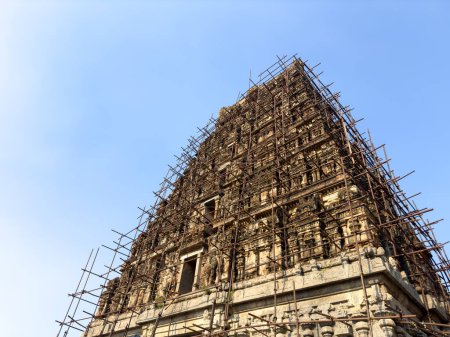 Foto de Torre de Gingee Templo Venkataramana en el complejo Gingee Fort, distrito de Villupuram, Tamil Nadu, India. - Imagen libre de derechos