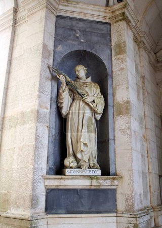 Foto de St. Ioannes de Deo, sculptural decorations of the Basilica of the Palace-Convent of Mafra, Portugal - December 22, 2021 - Imagen libre de derechos