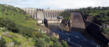 Barrage d'Alcantara, alias barrage Jose Maria de Oriol - Alcantara II, barrage de contrefort sur le Tage construit en 1969, vue panoramique, Alcantara, Caceres, Espagne - 9 mars 2024