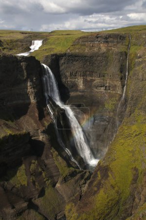 Téléchargez les photos : Une partie des chutes Haifoss dans le sud de l'Islande - en image libre de droit