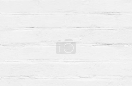 Téléchargez les photos : Le mur de briques est peint en blanc. Place pour le texte. - en image libre de droit