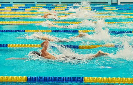 Foto de Carriles de la piscina turquesa, un símbolo del deporte y los Juegos Olímpicos. - Imagen libre de derechos