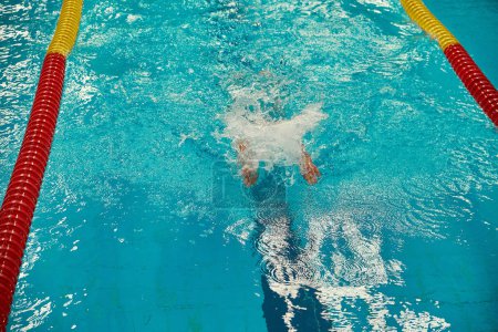 Foto de Carriles de piscina turquesa, símbolo del deporte - Imagen libre de derechos