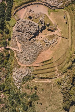 Foto de Perú, Qenko, ubicado en el Parque Arqueológico de Saqsaywaman. Sudamérica. Este sitio arqueológico - Ruinas Inca- se compone de piedra caliza. - Imagen libre de derechos