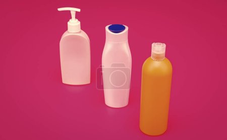 Foto de Milticolor contenedores de HDPE con tapas de volteo y dispensador de bomba para el producto cosmético embalaje rosa espacio de copia de fondo, botellas. - Imagen libre de derechos