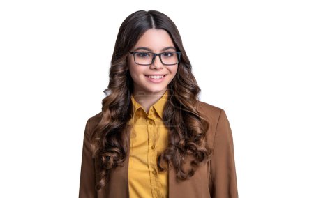 Porträt eines kaukasischen Teenie-Mädchens in Brille auf dem Hintergrund. Foto von kaukasischen Teenager-Mädchen mit Brille. kaukasisches Teenie-Mädchen in Brille isoliert auf weiß. Kaukasische Teenie-Mädchen in Brille im Studio.