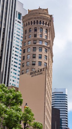 Téléchargez les photos : San Francisco, USA - May 19, 2019: hobart building office high rise architecture. - en image libre de droit