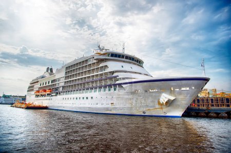 cruise ship tour concept. photo of cruise ship tour. summer vacation on cruise ship tour. summertime holidays at cruise ship tour.