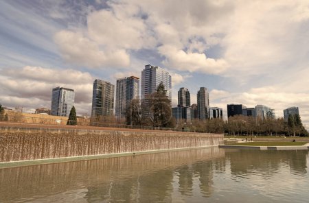 Foto de Seattle, Washington D.C., EE. UU. - 02 de abril de 2021: Seattle Kerry Park con edificios de agua y rascacielos que caen. - Imagen libre de derechos