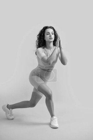 Photo for Sport woman do lunge exercise at studio. sport woman doing lunge exercise isolated on yellow background. sport lunge exercise. - Royalty Free Image