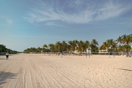 Téléchargez les photos : Miami, Floride Etats-Unis - Avril 18, 2021 : terrain de beach-volley en été South miami beach - en image libre de droit