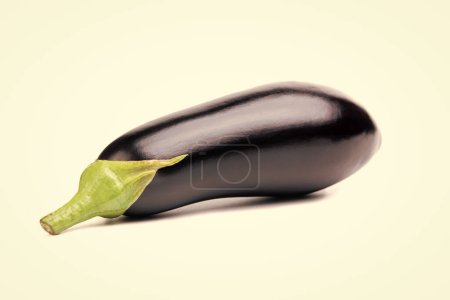 Foto de Fresh and ripe eggplant isolated on white. healthy vegetable. - Imagen libre de derechos