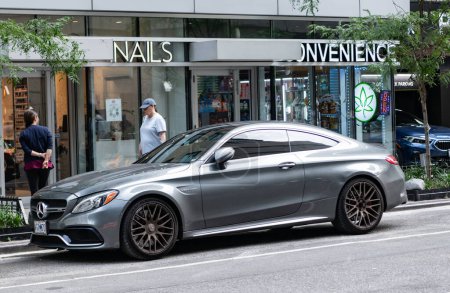 Téléchargez les photos : New York, États-Unis - 23 juillet 2023 : 2018 Mercedes-Benz AMG C63 grey color, side view. - en image libre de droit