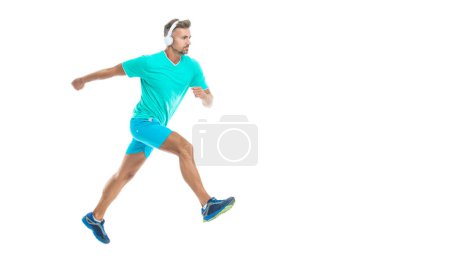 Téléchargez les photos : Athlète homme sportif coureur sportif coureur et joggig en vêtements de sport a l'endurance isolé sur fond blanc, bannière. - en image libre de droit