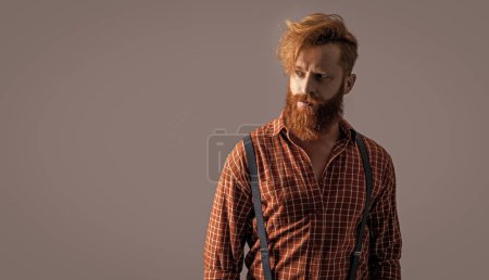 Photo for Retro hipster man in suspenders at studio, advertisement. retro hipster man in suspenders on background. photo of retro hipster man in suspenders. retro hipster man in suspenders isolated on grey. - Royalty Free Image