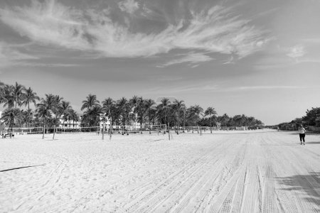 Téléchargez les photos : Miami, Floride Etats-Unis - Avril 18, 2021 : terrain de beach-volley en été South miami beach - en image libre de droit