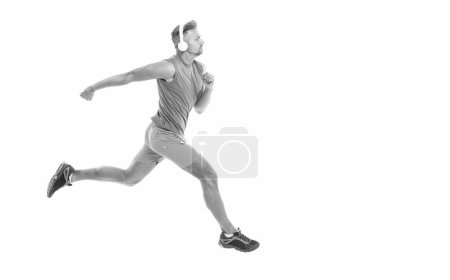 Téléchargez les photos : Sportif homme sportif coureur sportif coureur et joggig en vêtements de sport a l'endurance isolé sur fond blanc. - en image libre de droit