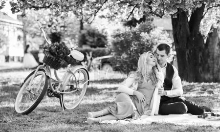 Foto de Anniversary concept. My darling. Idyllic moment. Man and woman in love. Picnic time. Spring date. Playful couple having picnic in park. Romantic picnic. Couple cuddling on blanket. Happy together. - Imagen libre de derechos