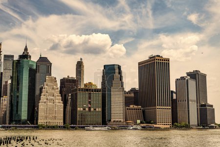 Téléchargez les photos : New york city. Paysage urbain de la rivière Est sur Manhattan, New York. gratte-ciel de Manhattan. gratte-ciel moderne dans le centre-ville. gratte-ciel skyline de Manhattan. Vue sur l'horizon de New York. - en image libre de droit