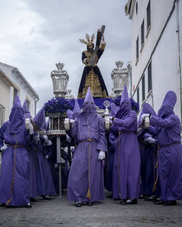 Téléchargez les photos : Tradition et dévotion : Célébration ornée de la Semaine Sainte dans l'Espagne historique - en image libre de droit