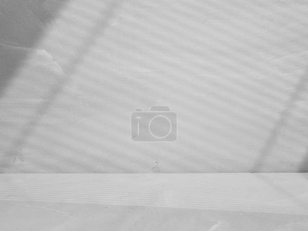 Foto de Pared de hormigón con sombras naturales, fondo abstracto - Imagen libre de derechos