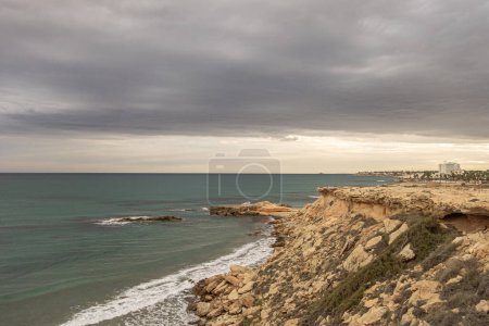 Foto de Cielo tormentoso en la playa de La Zenia en Alicante. España. - Imagen libre de derechos