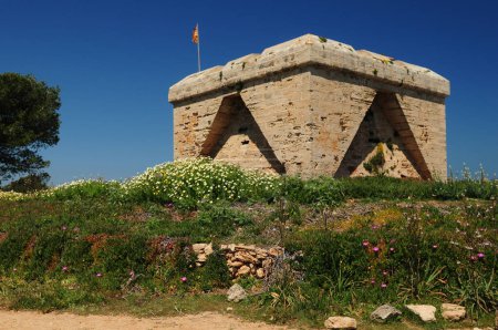 Die Festung Castell De La Punta De N 'Amer Sant Llorenc Mallorca an einem wunderschönen sonnigen Frühlingstag mit klarem blauem Himmel
