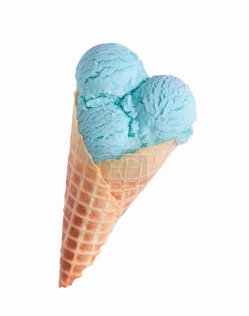 Téléchargez les photos : Crème glacée bleue au cône de gaufre isolé sur fond blanc - en image libre de droit