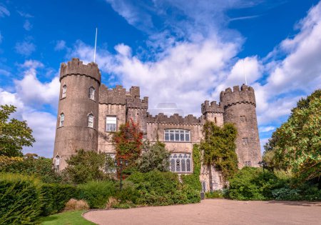 Foto de El castillo de Malahide que se encuentra en el parque regional público cerca del pueblo de Malahide 14 km al norte del centro de Dublín en Irlanda. - Imagen libre de derechos