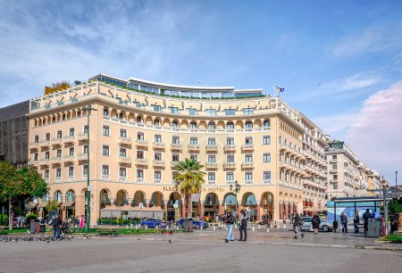 Photo for Thessaloniki, Greece - November 26 2023: Aristotelous Square, the main city square on Nikis avenue (on the waterfront), in the city center. The iconic Electra Palace Hotel dominates the picture. - Royalty Free Image