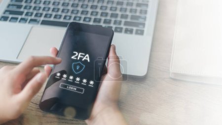 Téléchargez les photos : 2FA augmente la sécurité de votre compte, un écran d'interface virtuelle futuriste d'authentification à deux facteurs affichant un concept 2FA, la confidentialité protège les données et la cybersécurité. - en image libre de droit