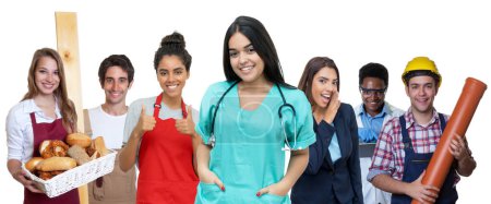 Téléchargez les photos : Laughing hispanic female nurse with group of trainees isolated on white background for cut out - en image libre de droit