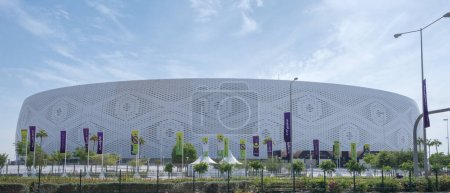 Téléchargez les photos : Doha, Qatar - 10 octobre 2022 : Al-Thumama Stadium est un stade de football situé à Al Thumama, au Qatar. Ce sera un lieu à temps pour la Coupe du Monde 2022 au Qatar. - en image libre de droit