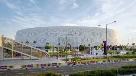 Téléchargez les photos : Thumama, Qatar- 09 septembre 2022 : La forme dynamique et imaginative du stade Al Thumama célèbre la culture et les traditions locales tout autant qu'une nouvelle ère pour la conception du stade. - en image libre de droit