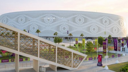 Foto de Thumama, Qatar Septiembre 09,2022: La forma dinámica e imaginativa del Al Thumama Stadium celebra la cultura y las tradiciones locales tanto como lo hace una nueva era para el diseño del estadio. - Imagen libre de derechos
