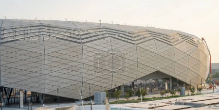 Foto de Doha, Qatar - 10 de octubre de 2022: Education City Stadium es un estadio de fútbol que se encuentra en Al Rayyan, Qatar, y fue construido como un lugar a tiempo para la próxima Copa Mundial de la FIFA 2022 celebrada en Qatar. - Imagen libre de derechos