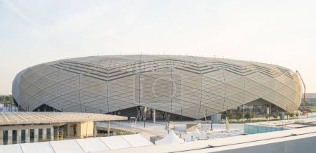 Foto de Doha, Qatar - 10 de octubre de 2022: Education City Stadium es un estadio de fútbol que se encuentra en Al Rayyan, Qatar, y fue construido como un lugar a tiempo para la próxima Copa Mundial de la FIFA 2022 celebrada en Qatar. - Imagen libre de derechos