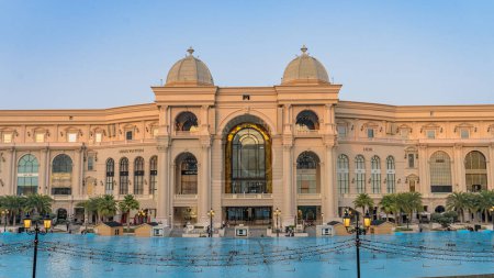 Téléchargez les photos : Doha, Qatar - 10 janvier 2024 Place Vendme Mall est un centre commercial sur le Lusail, Qatar. - en image libre de droit