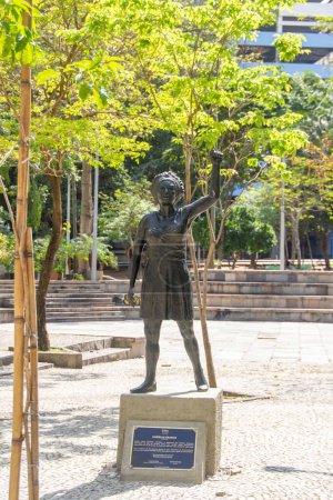 Foto de Estatua de la concejala Marielle Franco en Río de Janeiro, Brasil - 13 de noviembre de 2022: Estatua de Marielle Franco situada en Río de Janeiro. - Imagen libre de derechos