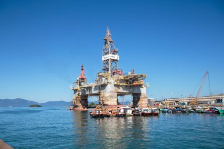Photo for Oil platform in Rio de Janeiro, Brazil - June 4, 2023: view of an oil platform in Rio de Janeiro. - Royalty Free Image
