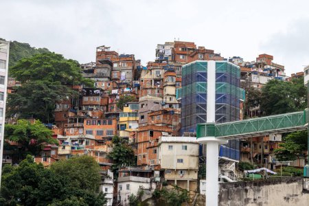 Foto de Cerro Cantagalo visto desde el barrio de Ipanema en Río de Janeiro, Brasil. - Imagen libre de derechos
