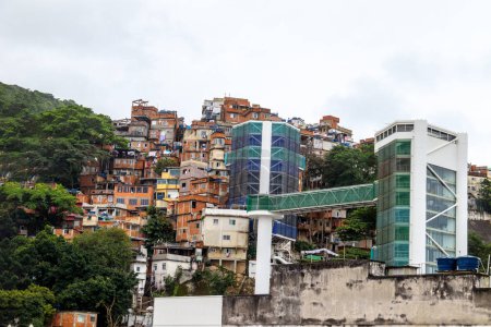 Cerro Cantagalo visto desde el barrio de Ipanema en Río de Janeiro, Brasil.