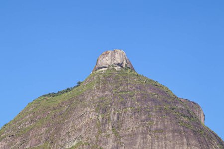Foto de Vista de Gavea Stone desde la playa de Sao Conrado en Río de Janeiro, Brasil. - Imagen libre de derechos