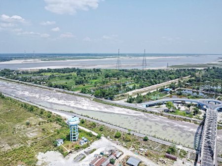 Foto de Siliguri West bengal india 11.05.2024. imagen de un dron de un canal de río seco en la India - Imagen libre de derechos